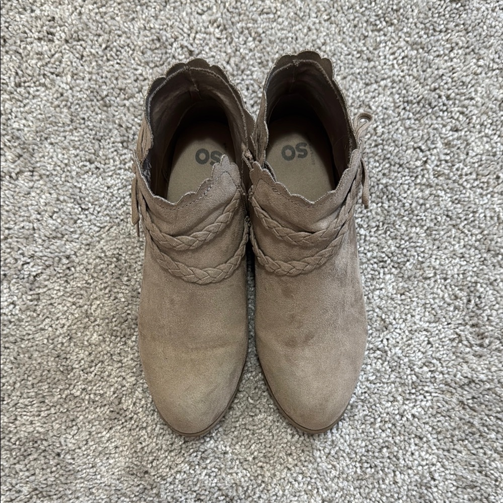 Girl’s Tan Ankle Boots